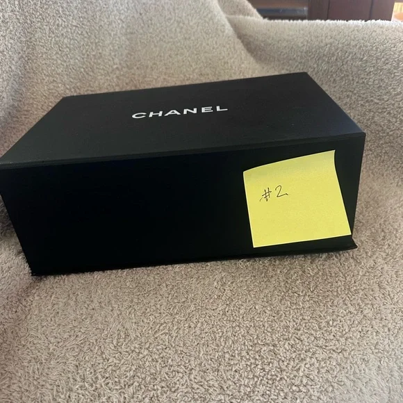 CHANEL Black Box with White Logo - Picture 1 of 2